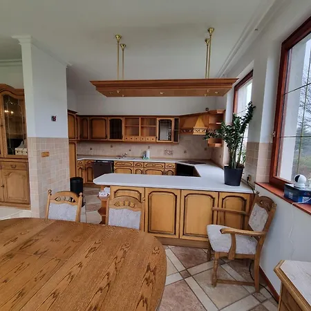 Medencevel Villa